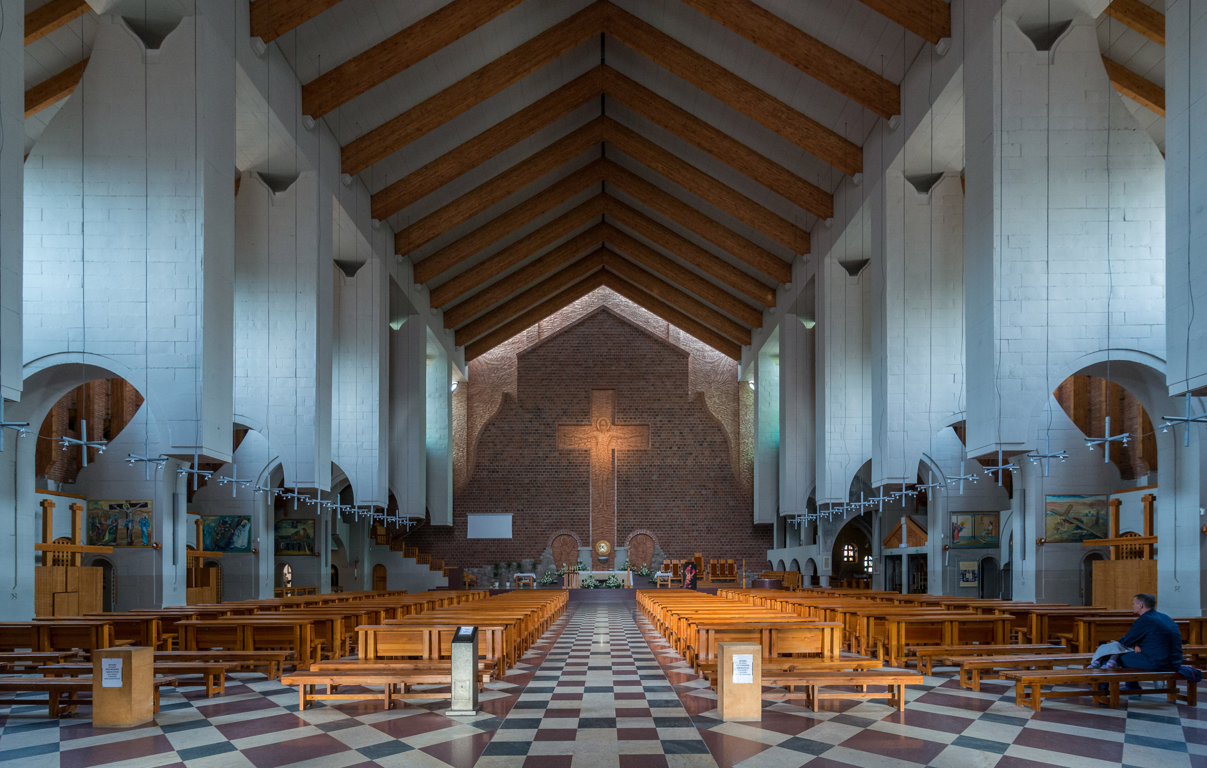 5 Gereja dengan Bentuk Unik di Polandia
