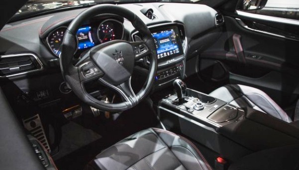 Hitam Mewah ala Maserati Ghibli