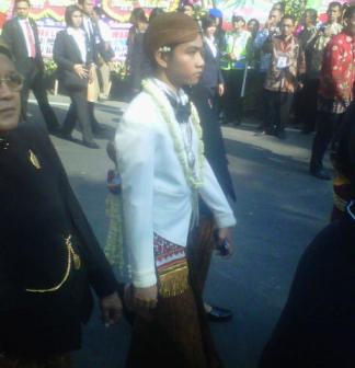 Gibran Jalan Kaki, Selvi Diantar Kereta Kuda