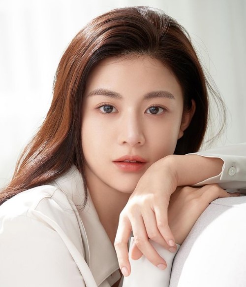 Aktris Korea Go Yoon Jung Punya Wajah Rasio Berlian, Ini Rahasianya