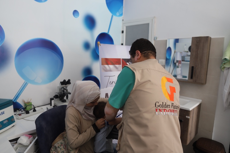 Gaza Terjerembab dalam Masalah Kesehatan, Program Golden Aid Beri Bantuan