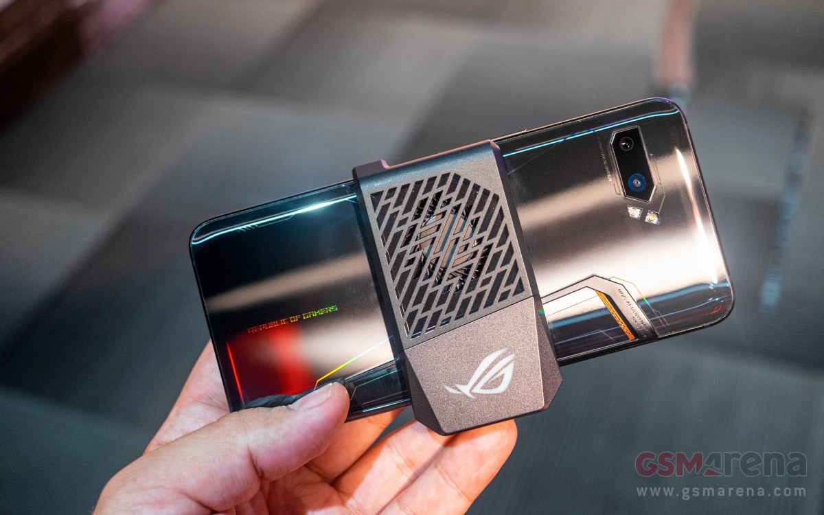 These are ASUS ROG Phone 2 specifications and displays