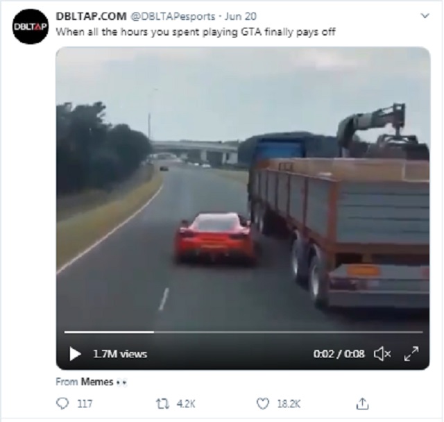 [Cek Fakta] Video Viral Mobil Sport Lewati Kolong Truk Trailer? Ini Faktanya