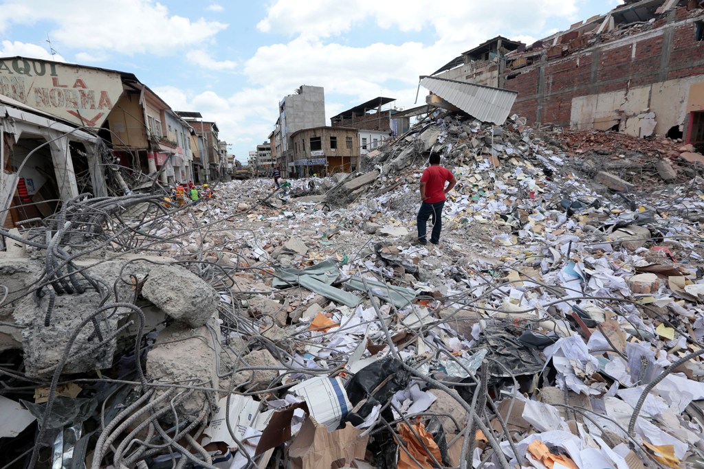 Korban Gempa Italia Capai 267, Warga Mulai Makamkan Keluarga