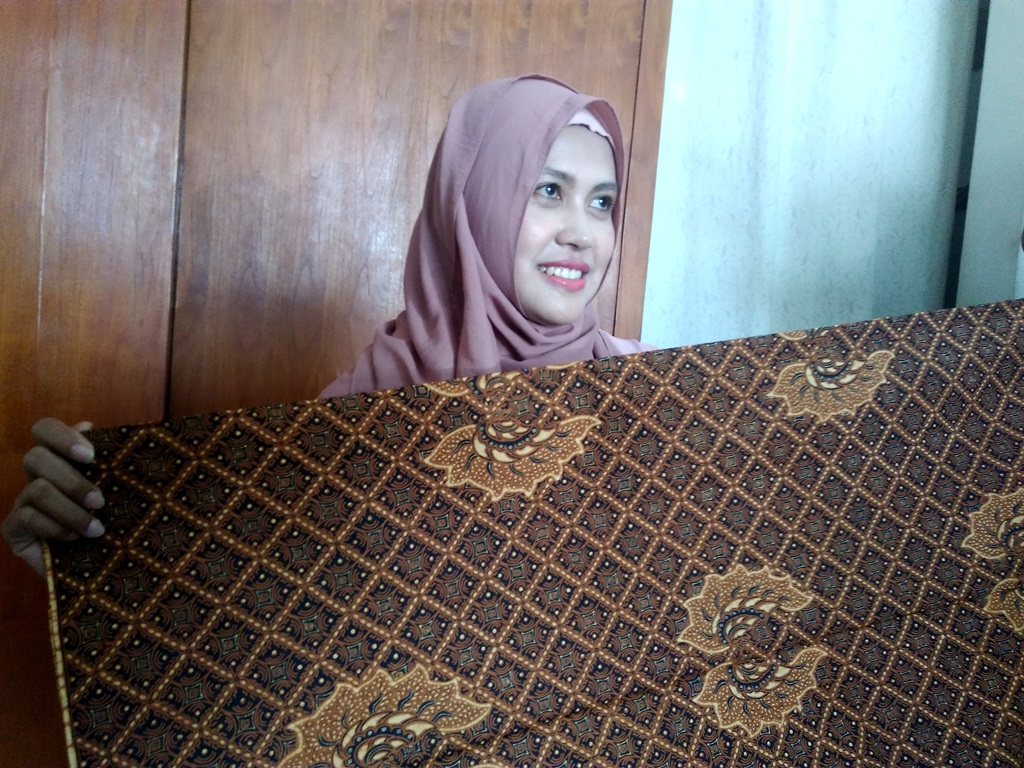 Menanti Kahiyang-Bobby Berbalut Busana Tradisional Gaya Surakarta