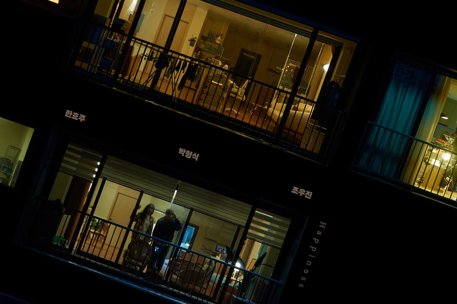 Happiness adalah drama thriller apokaliptik. Sumber: Soompi