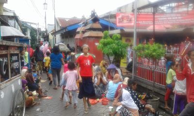 Peminta-minta Berjejal di Kelenteng Boen Tek Bio 