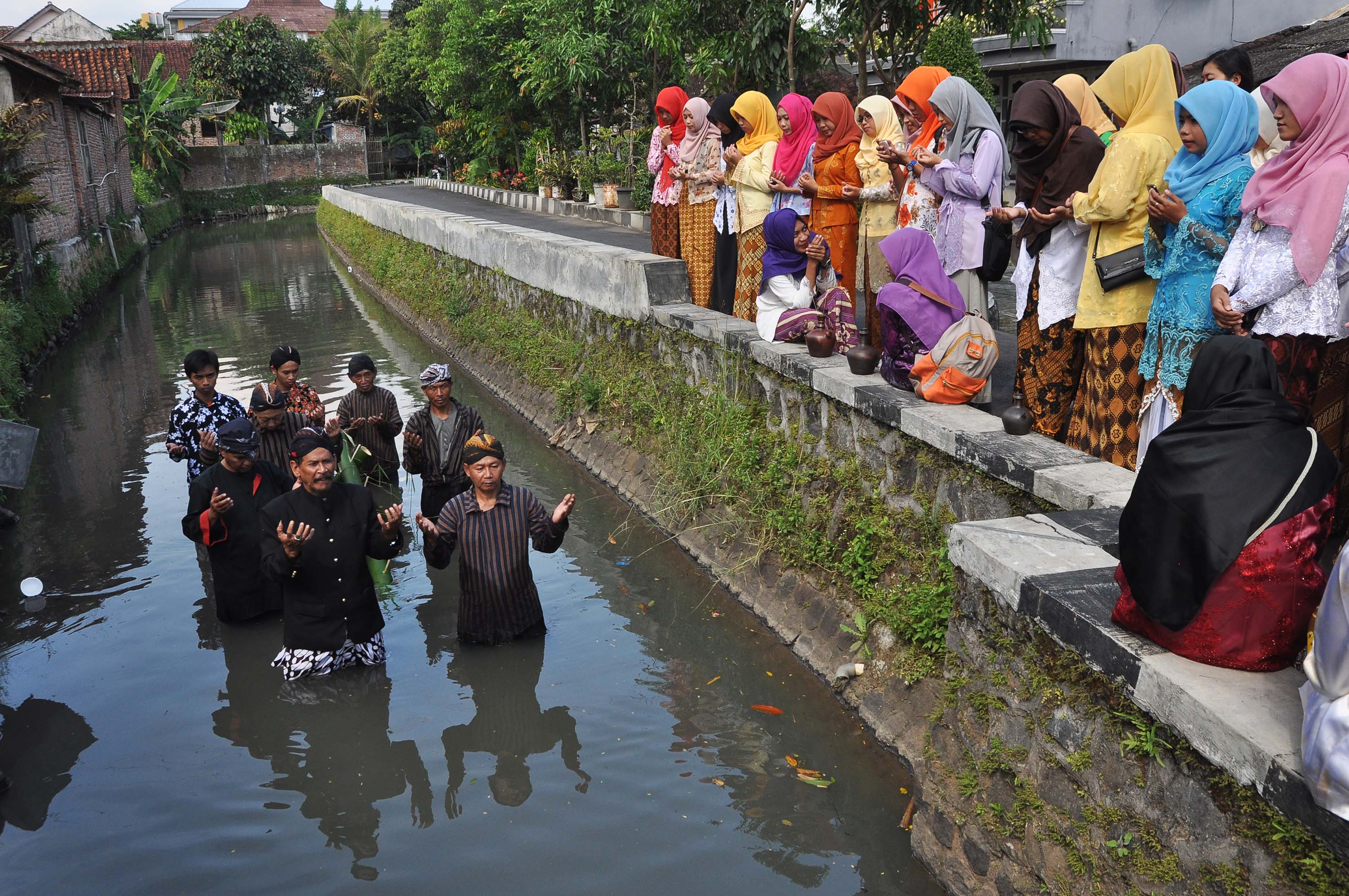 Nasib Manusia Tergantung Satwa & Hutan