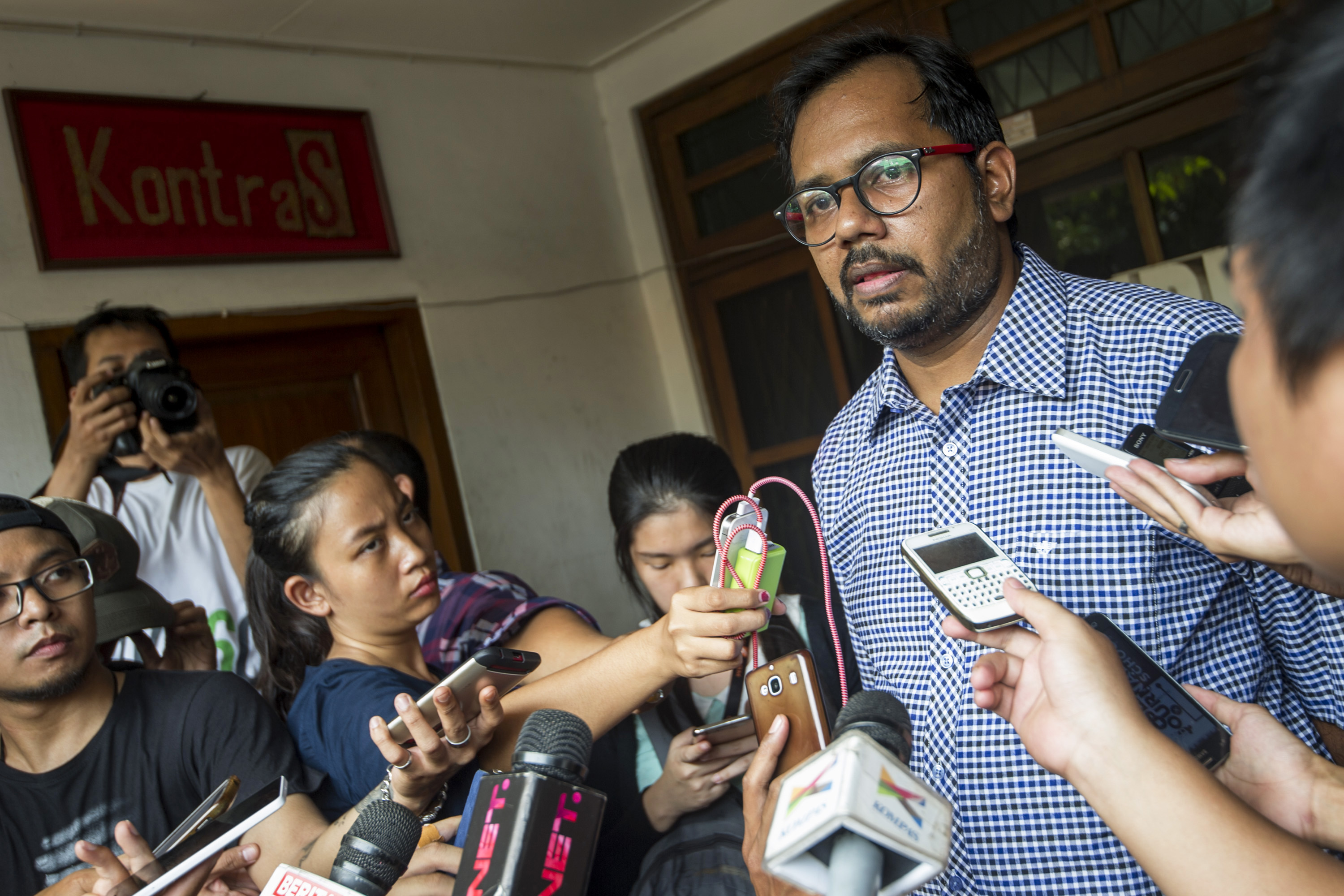 Haris Azhar Disarankan Konsultasi dengan Staf Presiden
