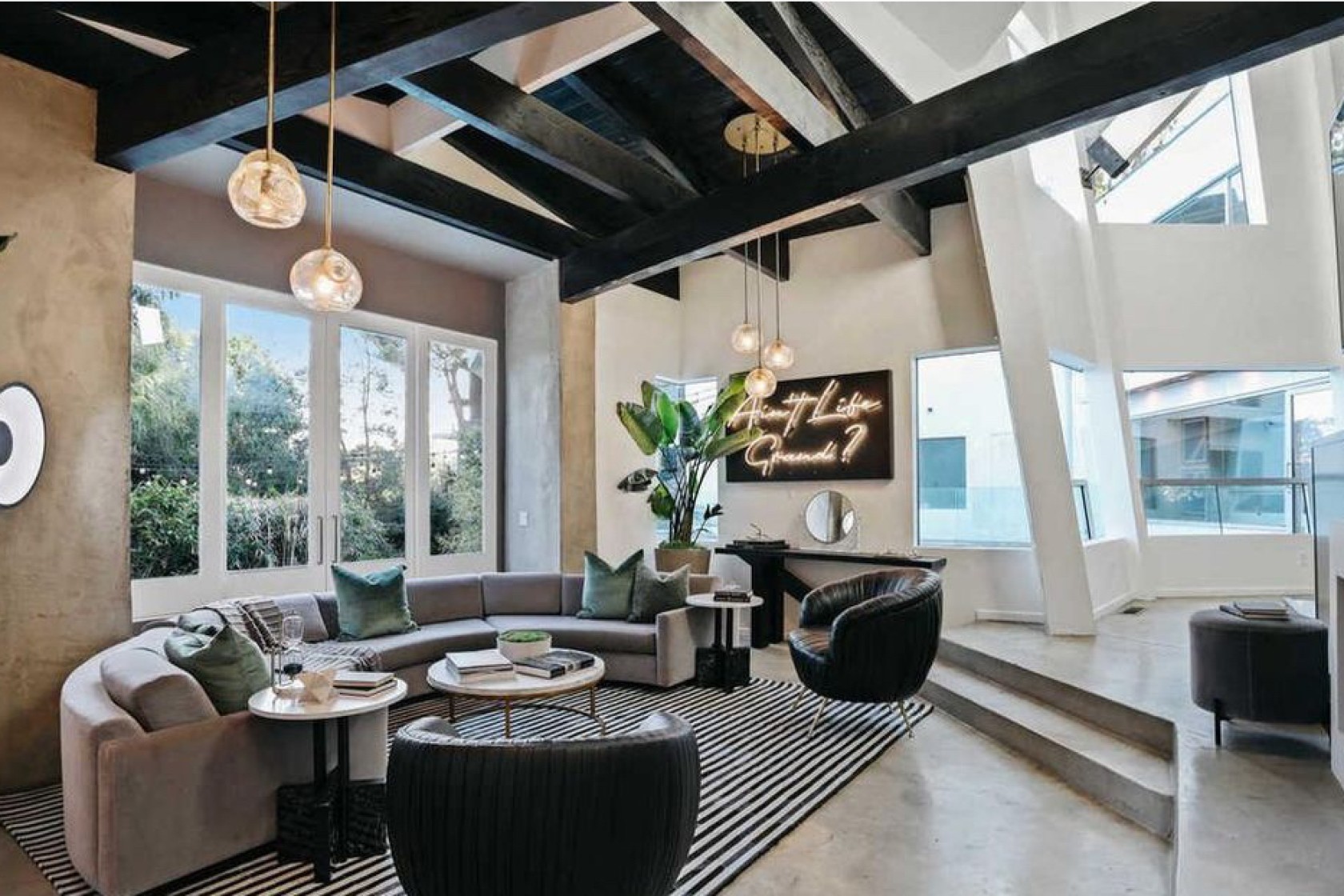 Hasley Jual Rumah Bergaya Modern di Los Angeles
