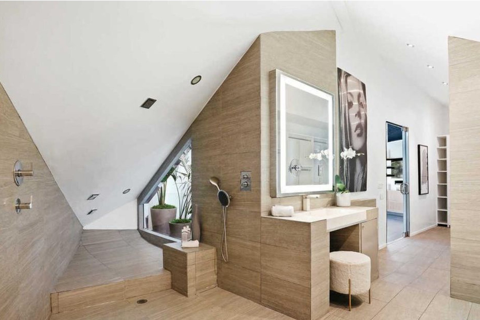 Hasley Jual Rumah Bergaya Modern di Los Angeles