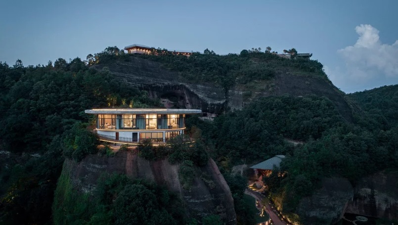 Pesona Hotel 'Buah Persik' di Puncak Bukit Tiongkok