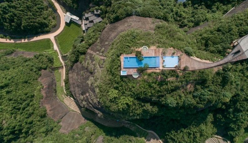 Pesona Hotel 'Buah Persik' di Puncak Bukit Tiongkok