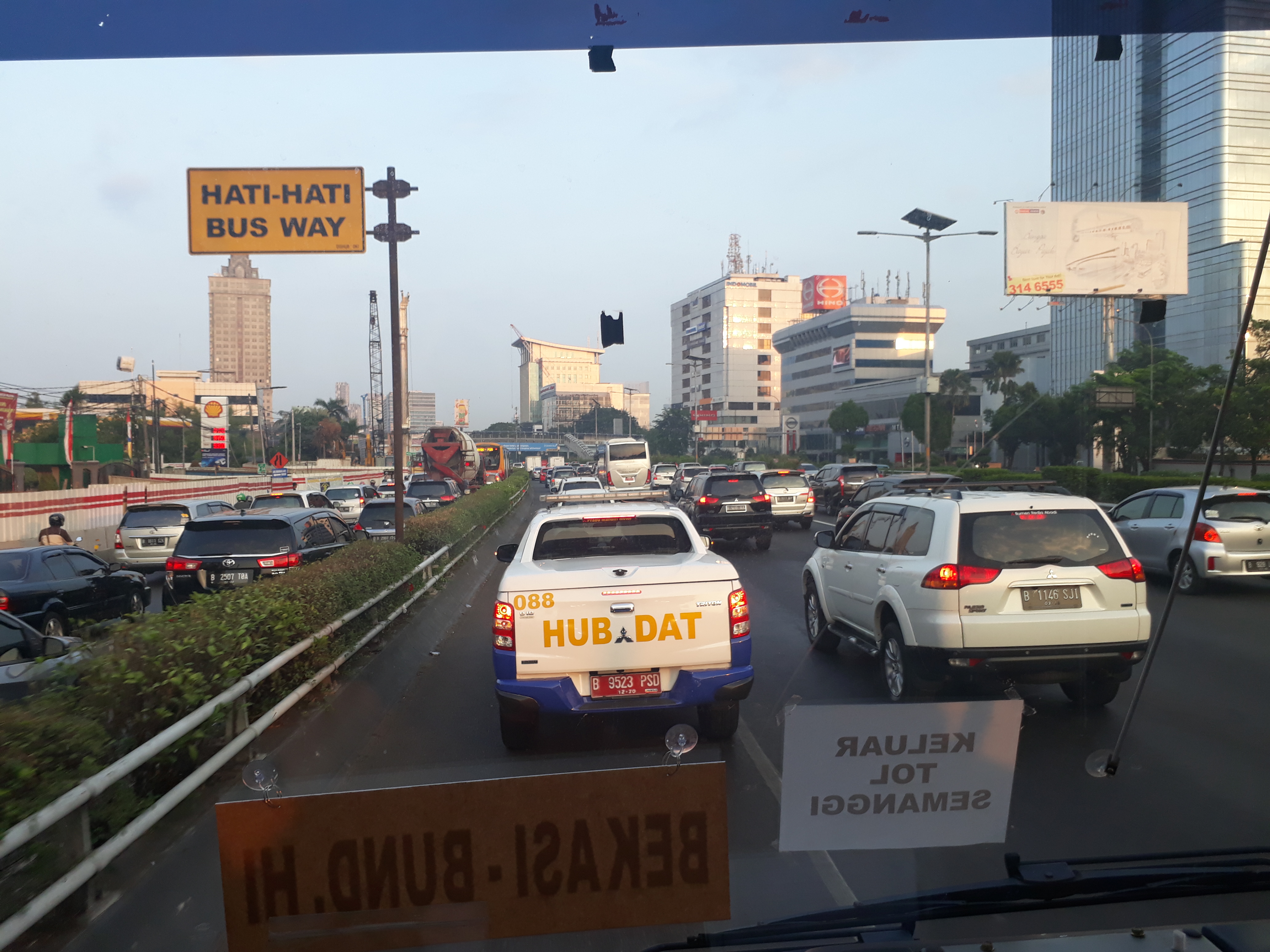 Menjajal Jalur HOV Lane Bekasi-Jakarta