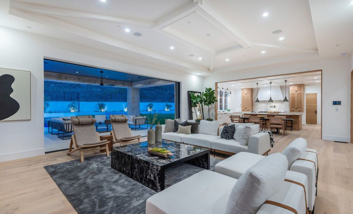 Juri America's Got Talent Jual Rumah Rp150 Miliar