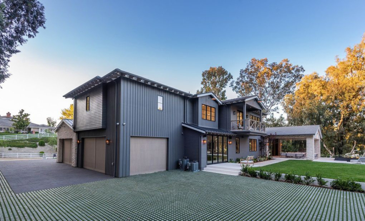 Juri America's Got Talent Jual Rumah Rp150 Miliar