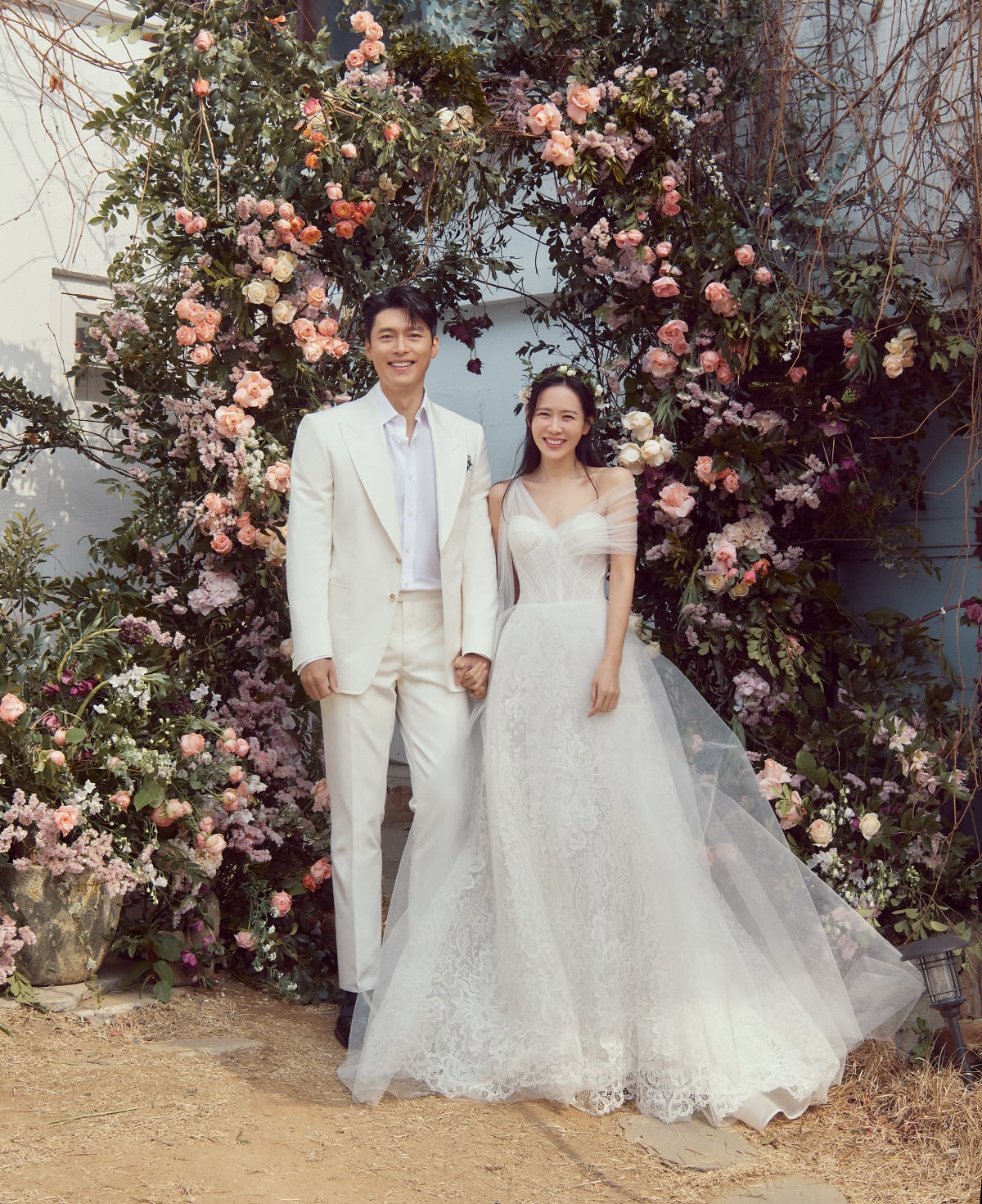 Hyun Bin dan Son Ye Jin menikah. Foto: Soompi