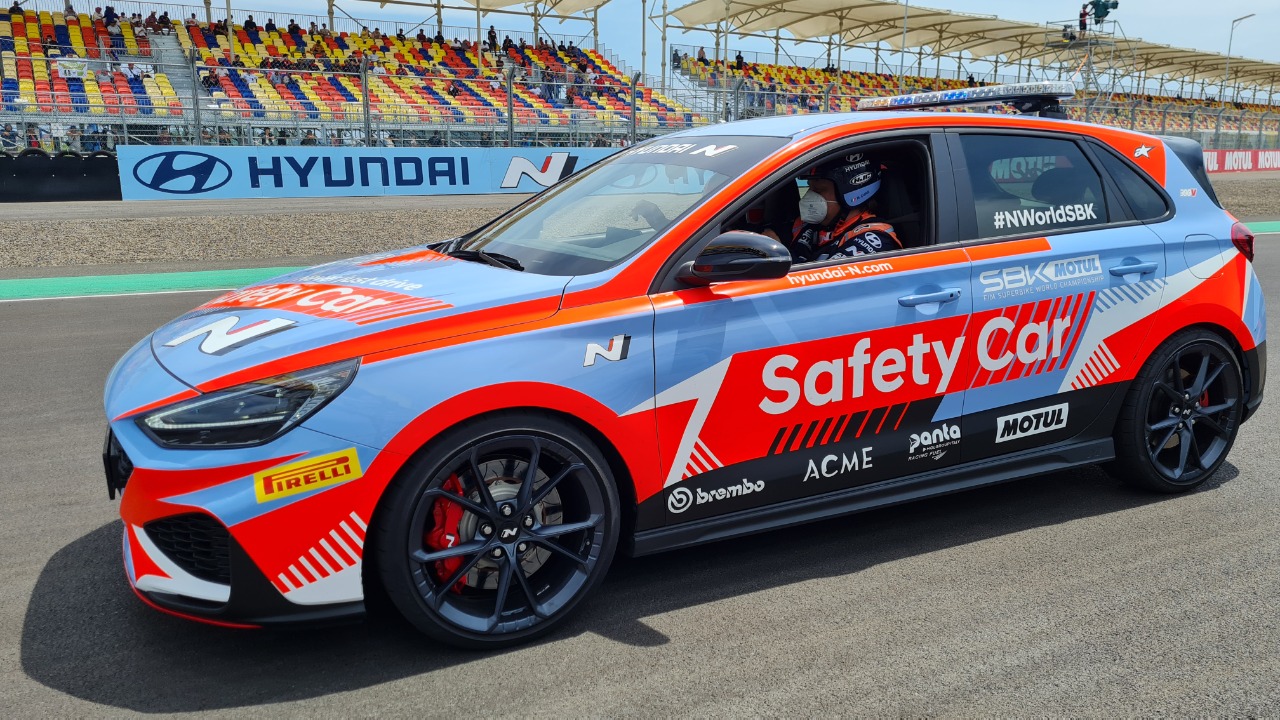 Mengusung DNA Balap dengan Wujud Eksotis, Intip Safety Car WSBK Mandalika