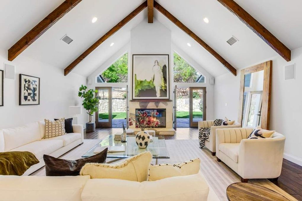 Intip Rumah Baru Iggy Azalea yang Berusia Puluhan Tahun