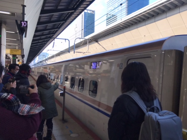Menikmati Kereta Cepat Shinkansen ke Wisata Salju di Jepang