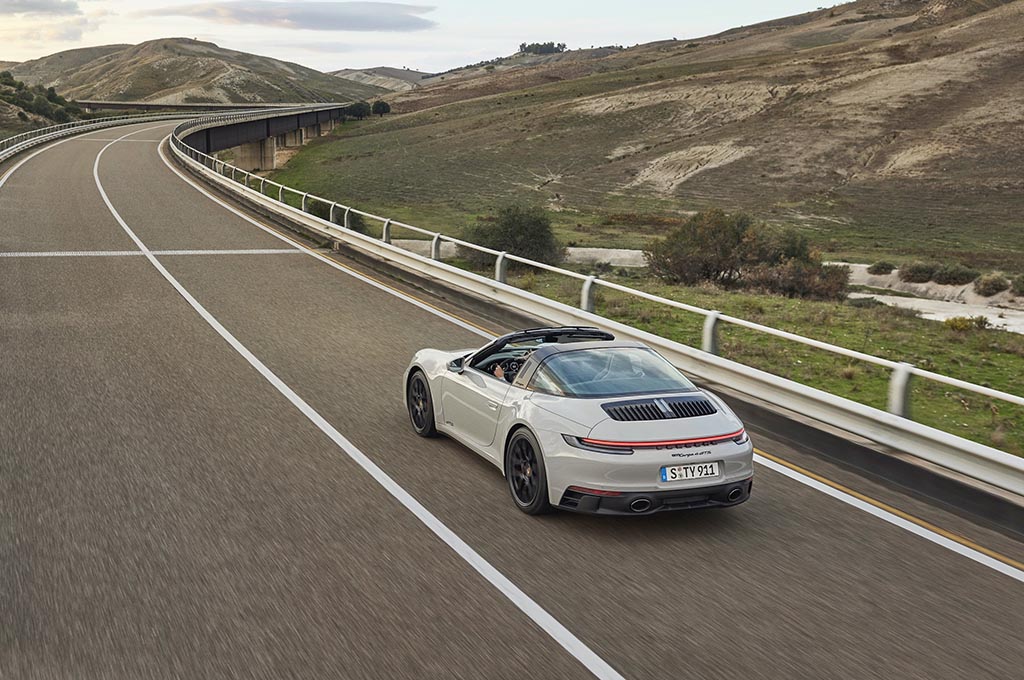 New Porsche 911 GTS Lebih Ringan & Bertenaga