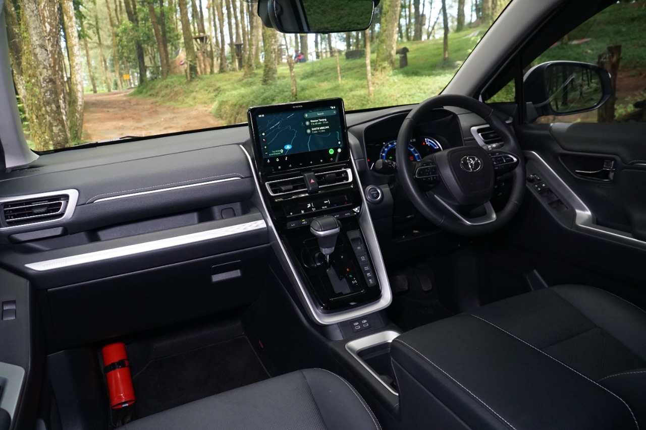Kijang Innova Zenix Hybrid membuat pengemudi dan penumpang semakin dimanjakan