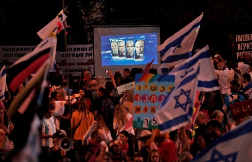 Ribuan Warga Israel Turun ke Jalan Rayakan Lengsernya Benjamin Netanyahu