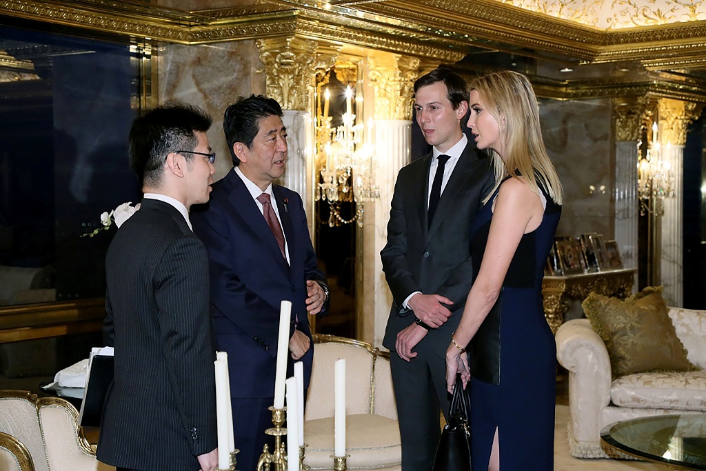 Sang Putri Duduk di Tengah Pembicaraan Trump dan PM Jepang