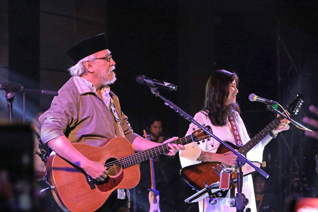 Antara Iwan Fals, Danilla, dan Jason Ranti