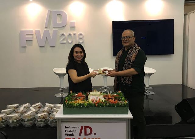 Itang Yunasz Hadirkan Lini Busana Muslim Terbaru di Indonesia Fashion Week 2018