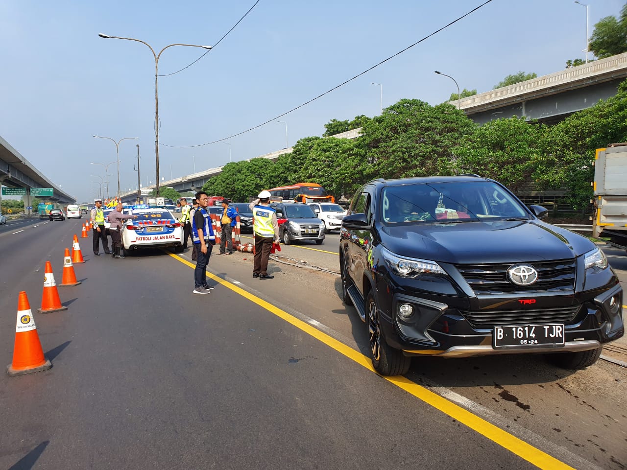 <i>Contraflow</i> Diberlakukan di Tol Arah Cikampek