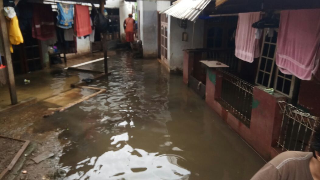 Kali Pulo Jatipadang Kembali Meluap, Satu Warga Terluka