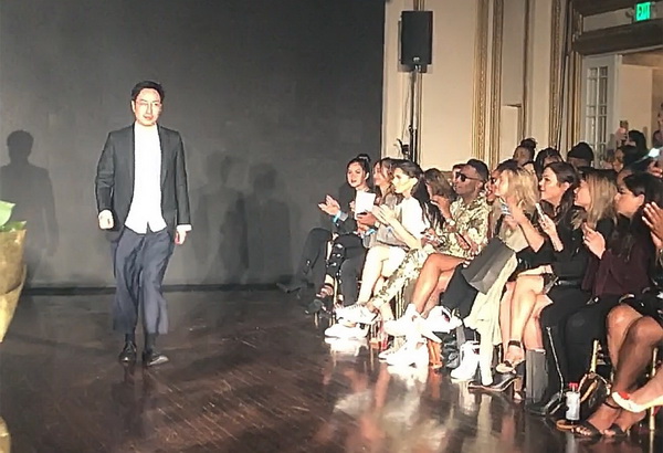 Lima Desainer Indonesia Pukau Pengunjung LA Fashion Week