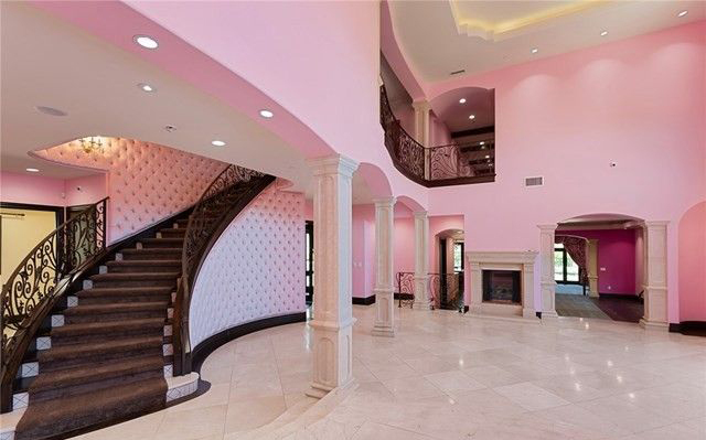 Rumah 'Barbie' Jeffree Star Dijual Rp53 Miliar