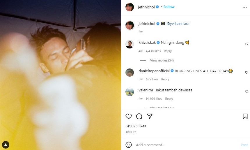 Jefri Nichol pose ciuman dengan pria. Instagram jefrinichol