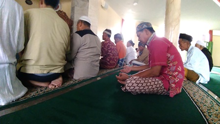 Masjid Babah Alun, Nuansa Religius di Kolong Tol