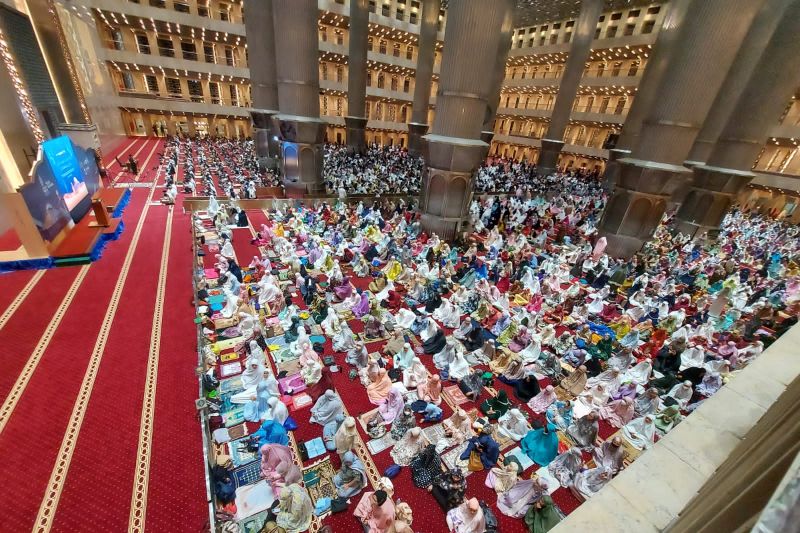 Tata Cara Salat Lailatul Qadar Lengkap dengan Arab, Latin, dan Terjemahan