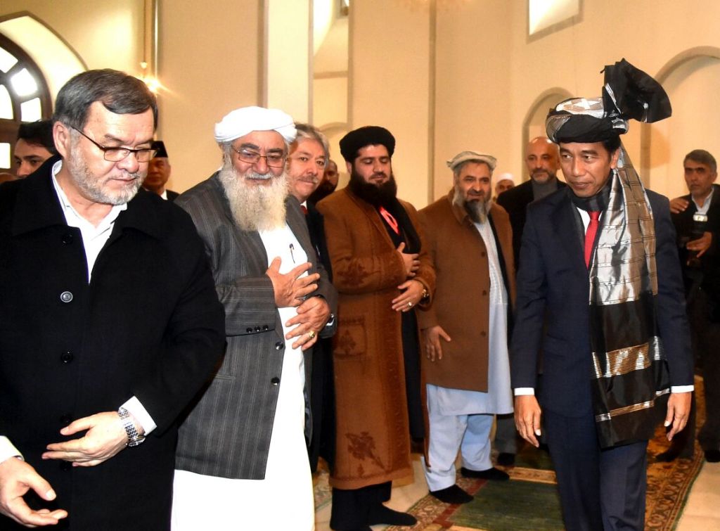 Sujud Syukur Menlu-Danpaspampres Usai Kunjungan Presiden ke Afghanistan