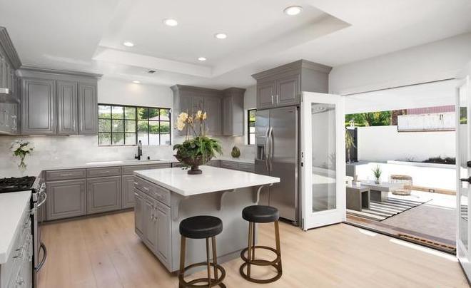 Jennifer Lopez Beli Rumah Sederhana di Los Angeles