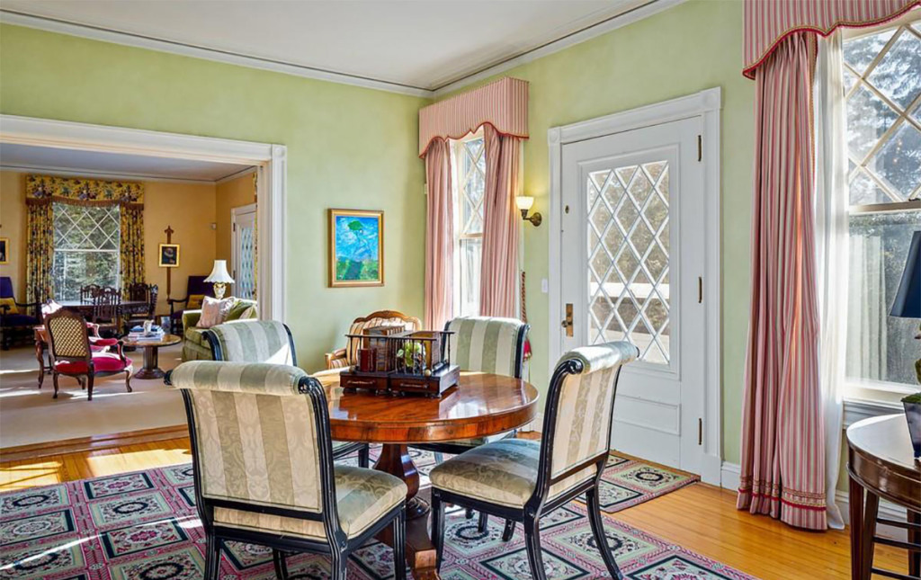 Bak Istana, Rumah Mewah John Travolta Punya 20 Kamar