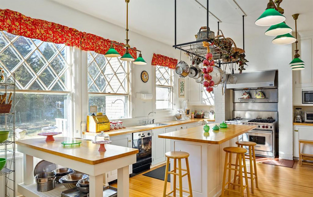 Bak Istana, Rumah Mewah John Travolta Punya 20 Kamar