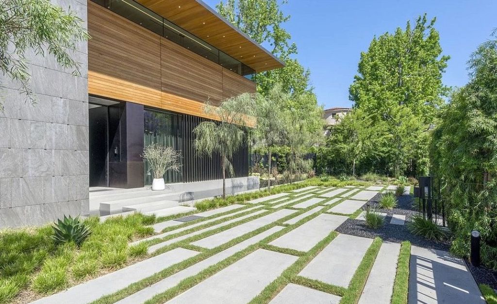 Intip Mewahnya Rumah Sewa John Legend dan Chrissy Teigen