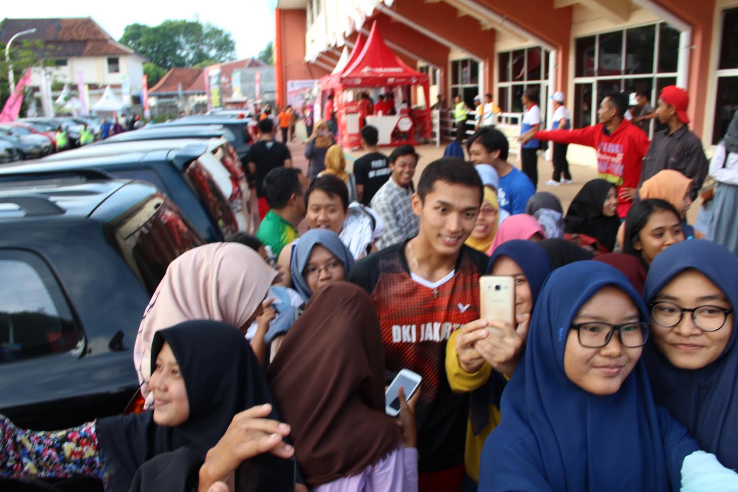 Bela DKI, Jonathan Cristie Justru Kebanjiran Penggemar ABG asal Cirebon