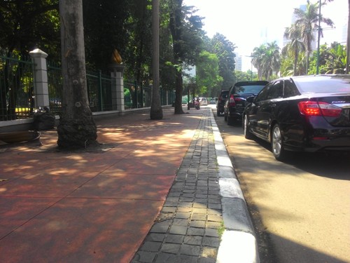 Hindari Razia, Joki 3 in 1 Kini Bergaya Karyawan Kantor