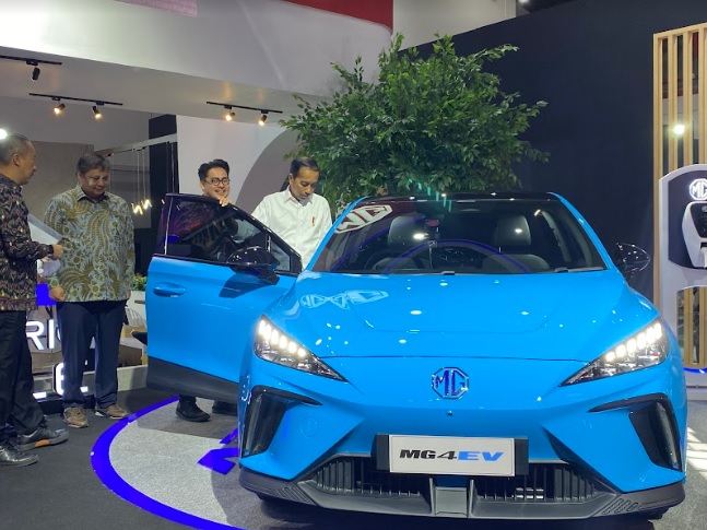 Ini Daftar Brand Otomotif yang Dikunjungi Jokowi di IIMS 2023
