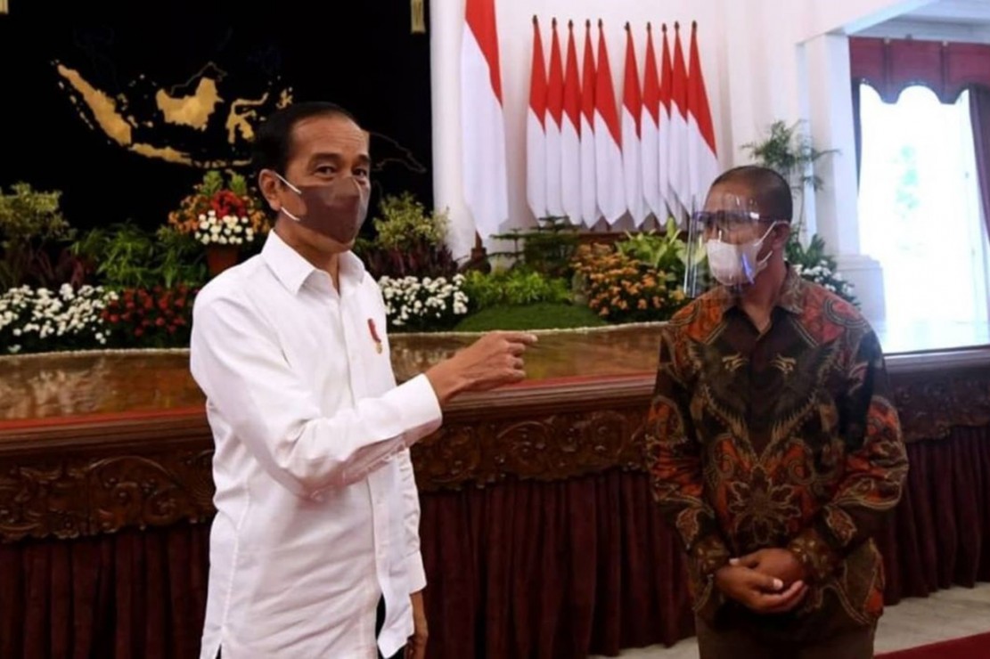Bentangkan Poster ke Jokowi, Suroto <i>Curhat</i> Kondisi Peternak di Masa Pandemi