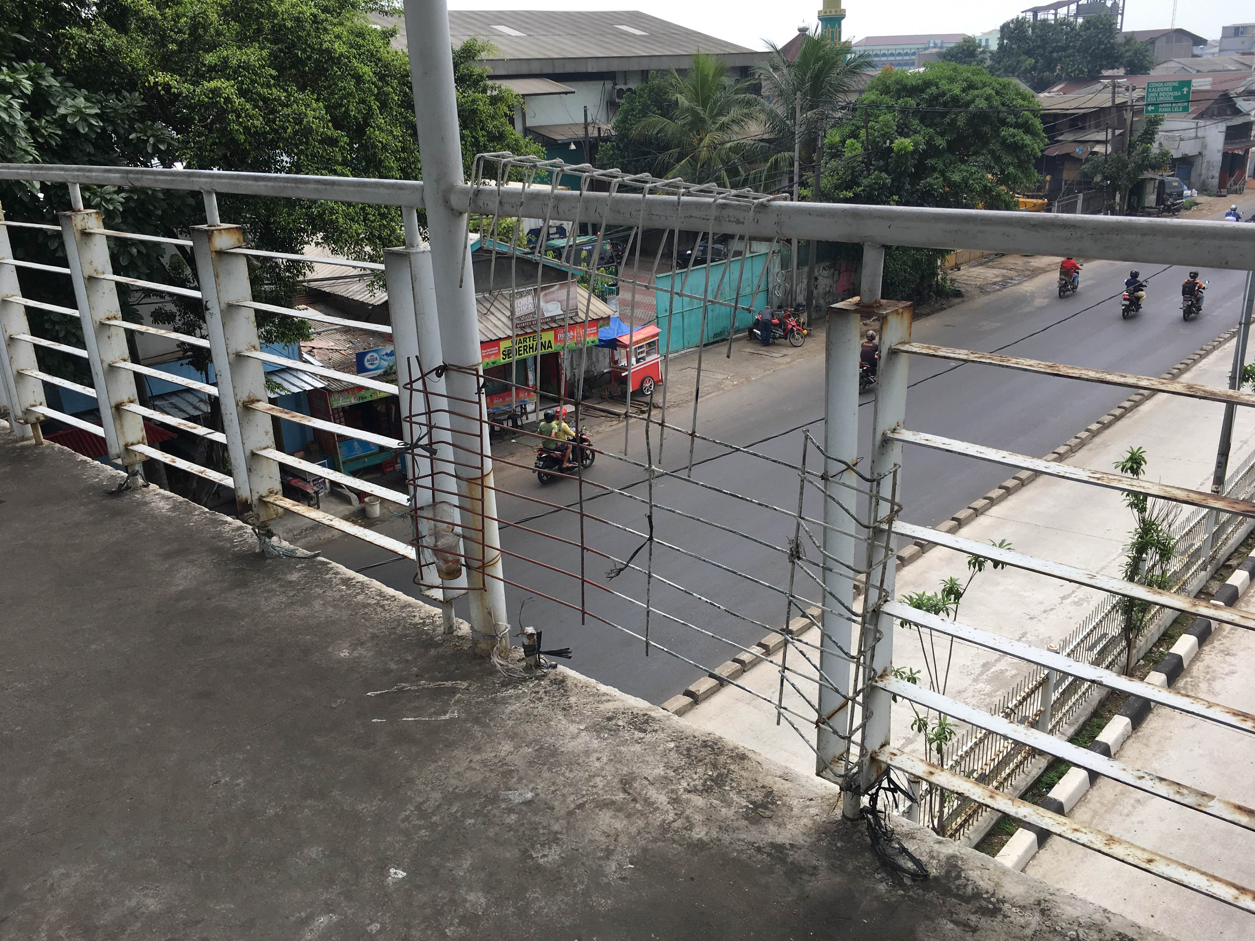 JPO Daan Mogot Rusak Sudah Setahun