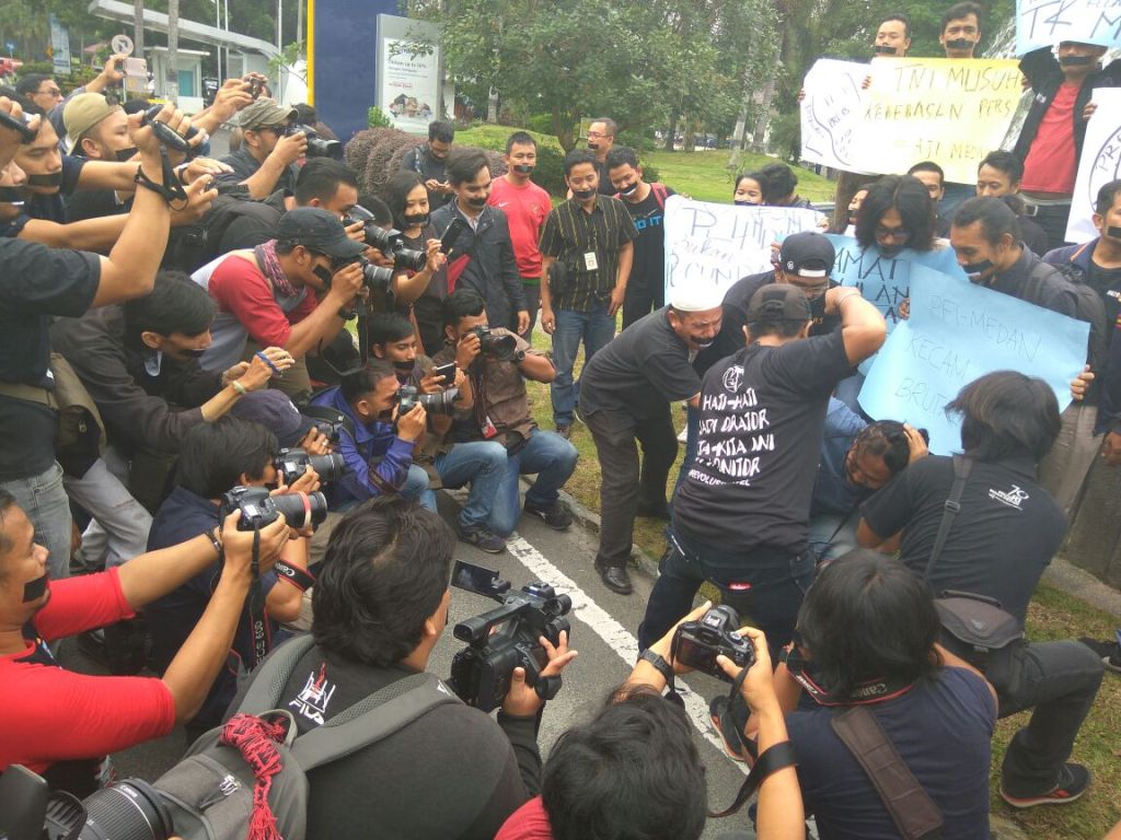 Tutup Mulut Pakai Lakban, Jurnalis Medan Kecam Pemukulan Wartawan