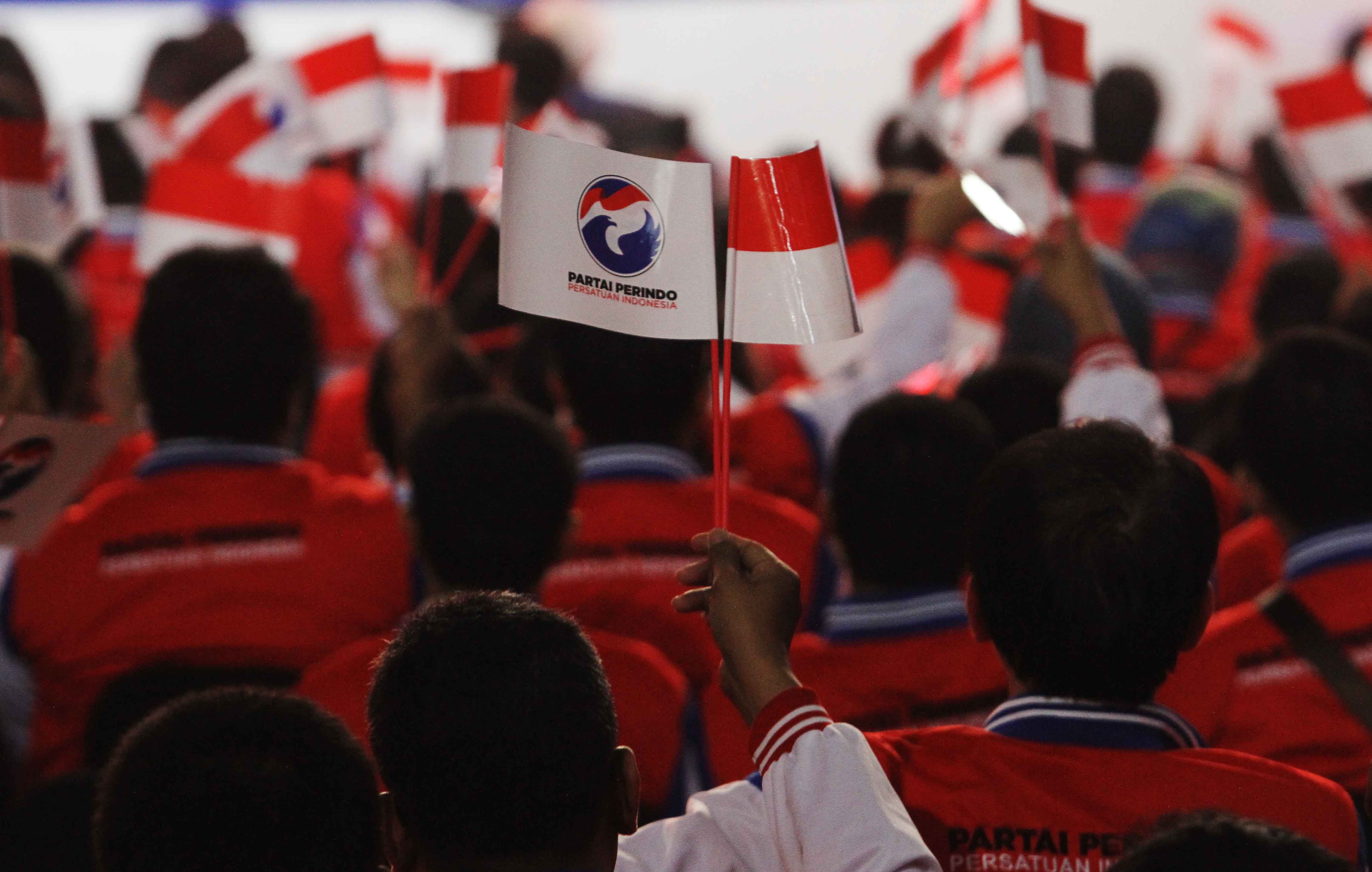 Konglomerat, Parpol, dan Media