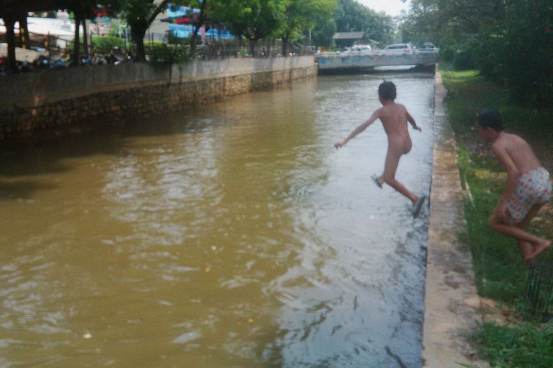 Sosok di Balik Bersihnya Kali di Belakang LTC Glodok